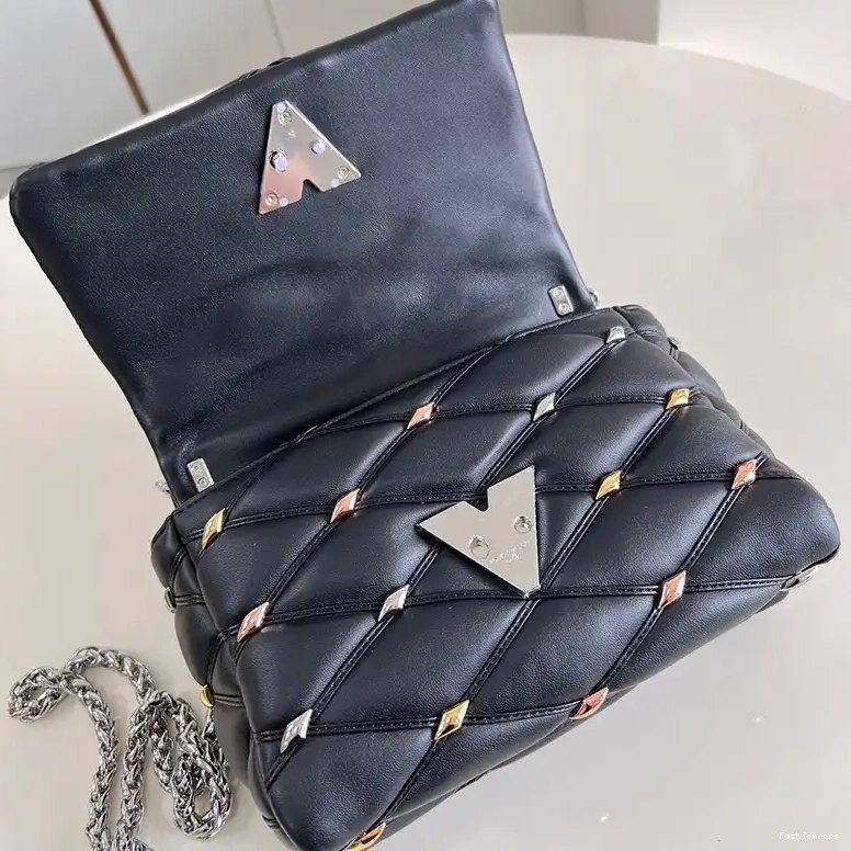 Fashionrepsfam ru LV 2405YA0008 Bags 0715